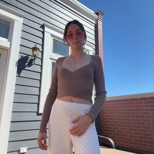 Brown ambercrombie sweater never worn